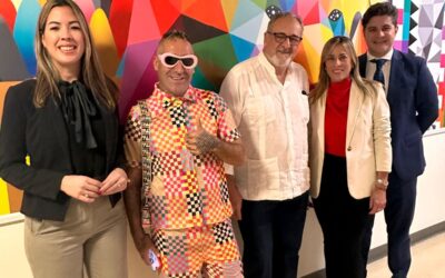 Reconocido artista español especializado en arte urbano dona una de sus emblemáticas y coloridas piezas al Hospital Pediátrico Universitario