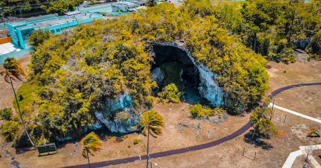 Portada-Cueva-Maria-de-La-Cruz-Loiza-Kilometro-a-Kilometro-con-Metropistas